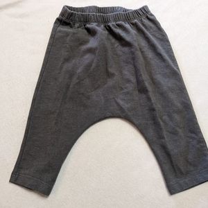 Old navy baby pants 6-12m grey